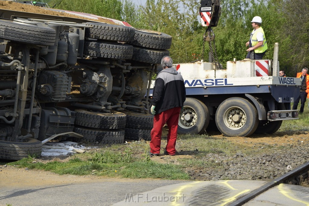 Schwerer VU LKW Zug Bergheim Kenten Koelnerstr P422.JPG - Miklos Laubert